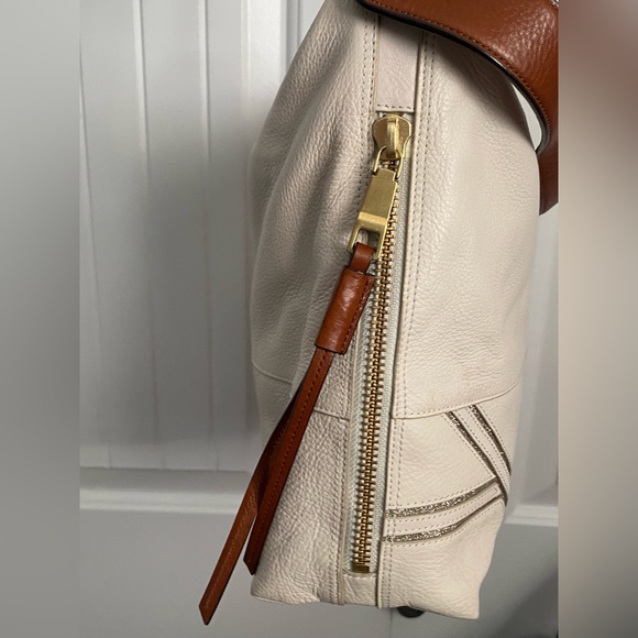 ❌SOLD❌.                Fossil Maya Hobo Vanilla Purse - Picture 5 of 13